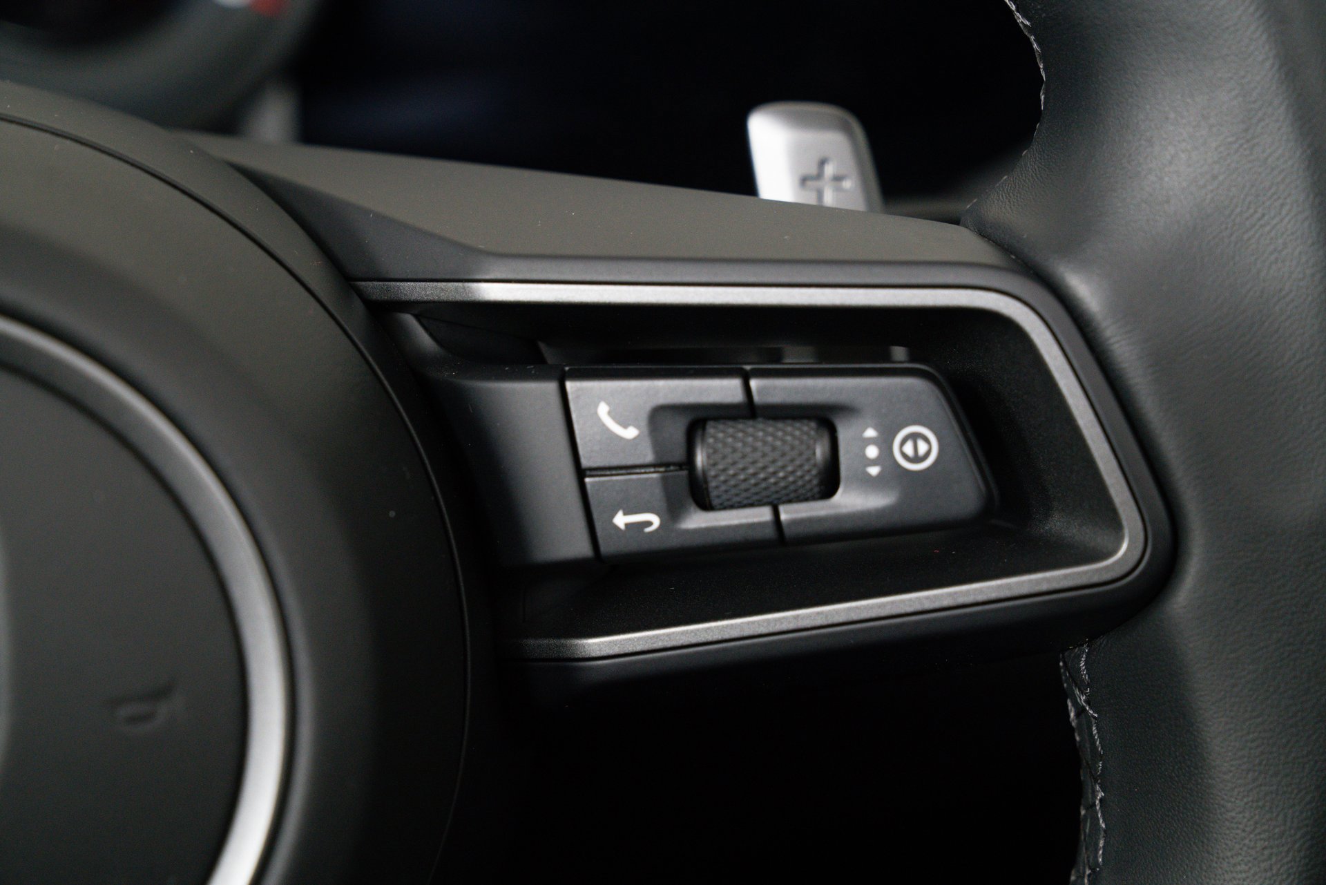 Used 2024 Porsche 911 Targa 4S w/ Premium Package image 25