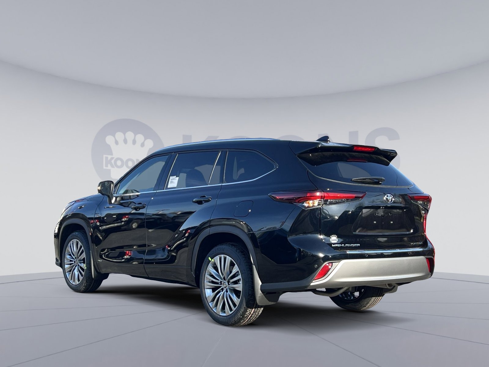 New 2026 Toyota Highlander Platinum image 4