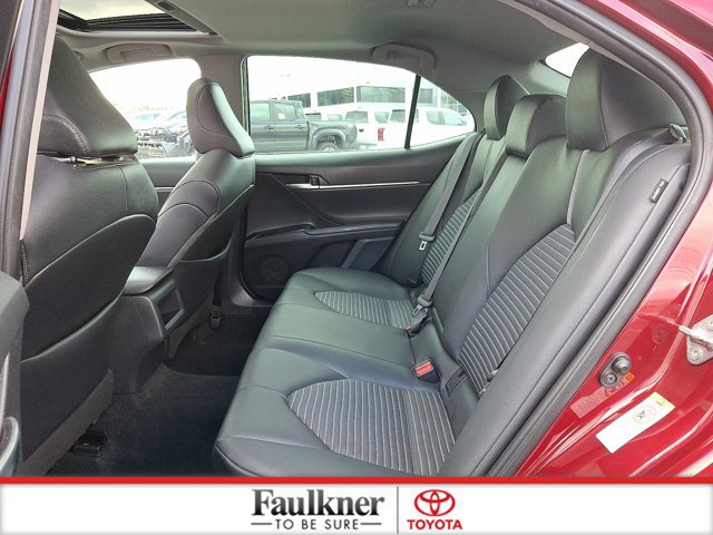 Used 2018 Toyota Camry L image 10