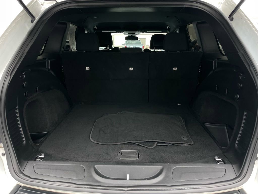 Used 2021 Jeep Grand Cherokee Laredo image 40