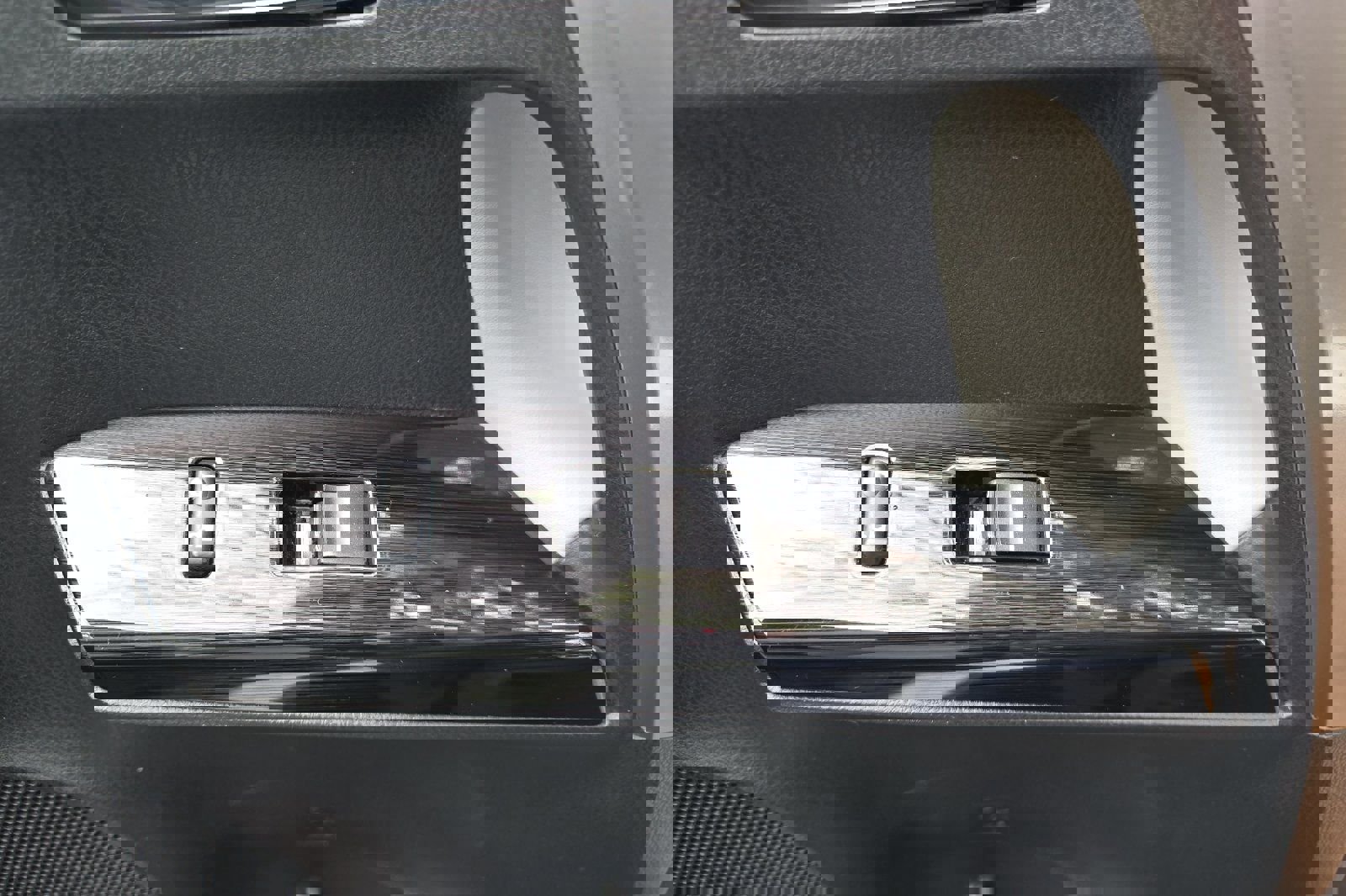 Used 2017 Toyota RAV4 Limited w/ Advanced Technology Package AWD/4WD image 19