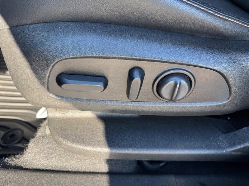 Used 2021 Chevrolet Equinox Premier FWD image 17