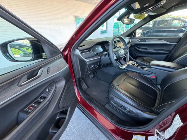 Used 2024 Jeep Grand Cherokee Limited image 11