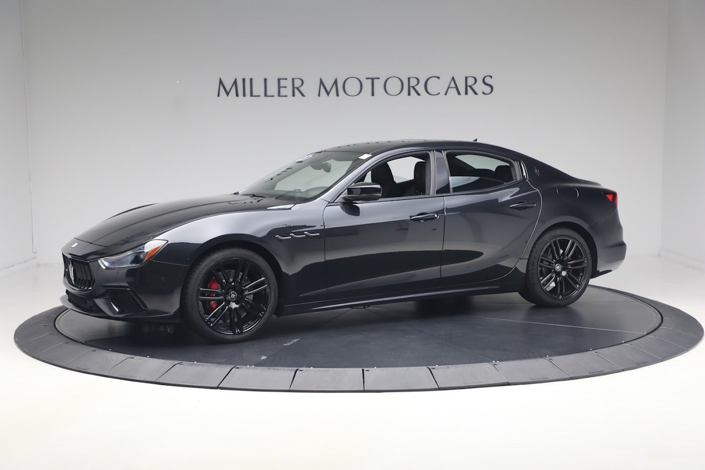 Certified 2023 Maserati Ghibli Modena Q4 AWD/4WD image 1