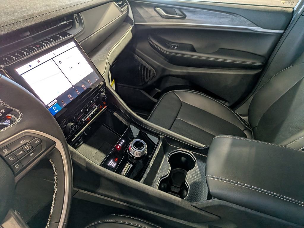 New 2025 Jeep Grand Cherokee Limited w/ Luxury Tech Group II image 21