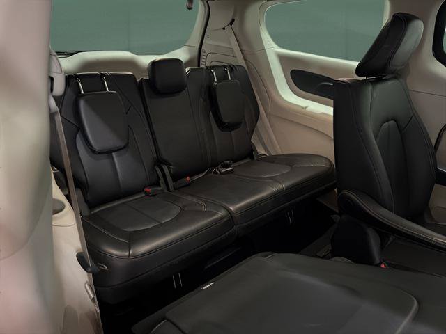 Used 2024 Chrysler Pacifica Limited FWD image 16