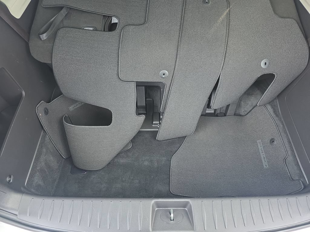 Used 2023 Kia Carnival LX FWD image 12