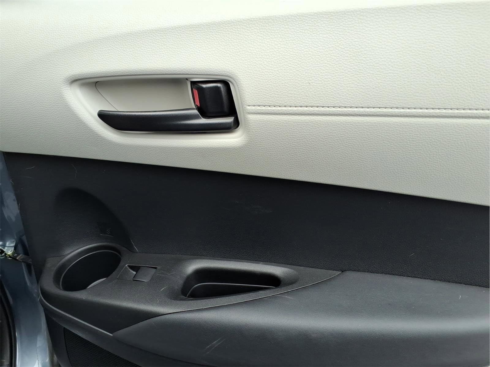 Used 2022 Toyota Corolla Cross LE image 12