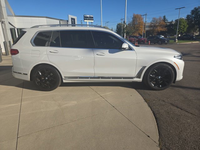 Used 2022 BMW X7 xDrive40i w/ Parking Assistance Package AWD/4WD image 2