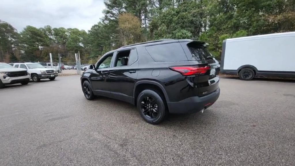 Used 2023 Chevrolet Traverse LT w/ Midnight/Sport Edition image 3