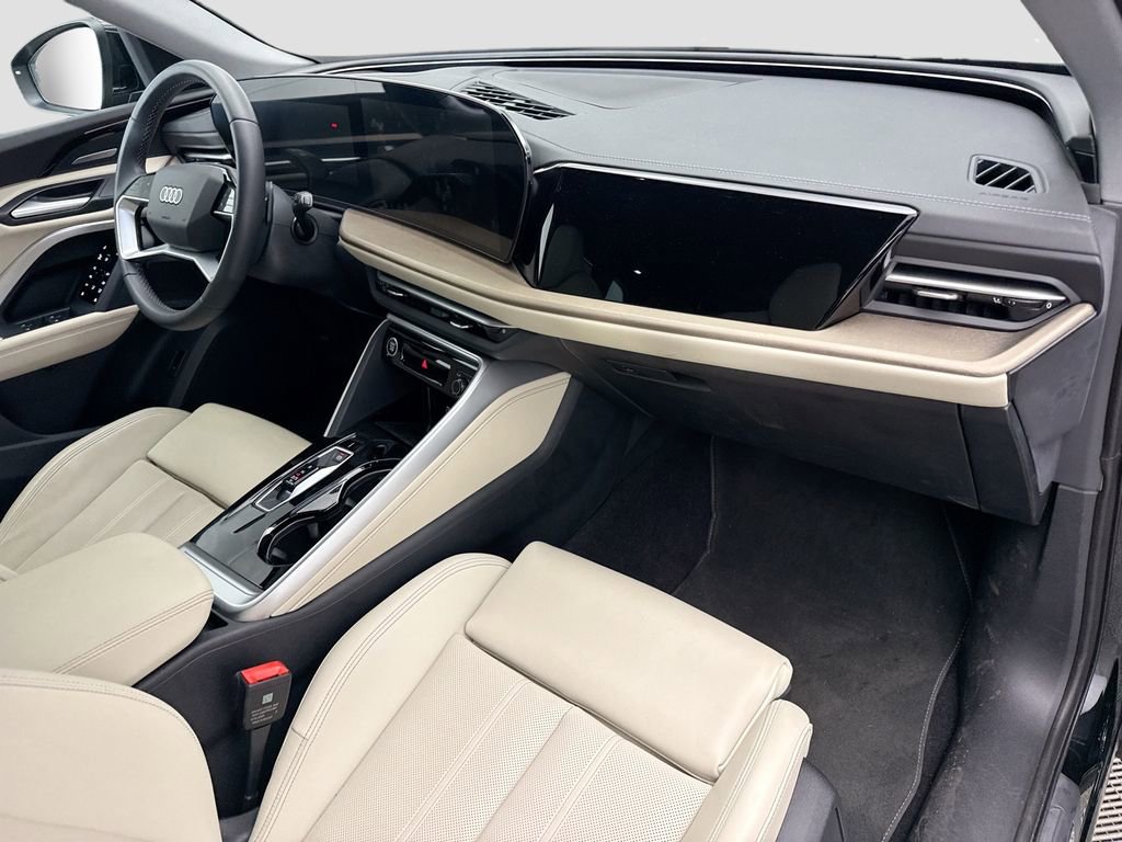Used 2025 Audi Q5 Premium Plus w/ Premium Plus image 17