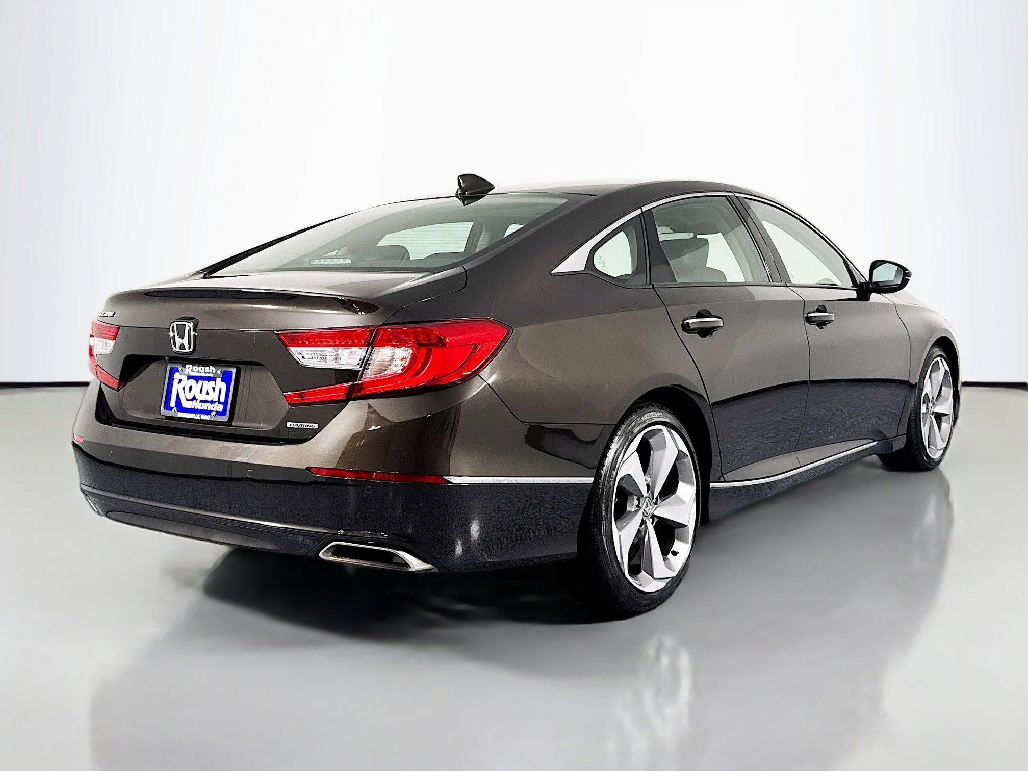 Certified 2018 Honda Accord Touring image 5