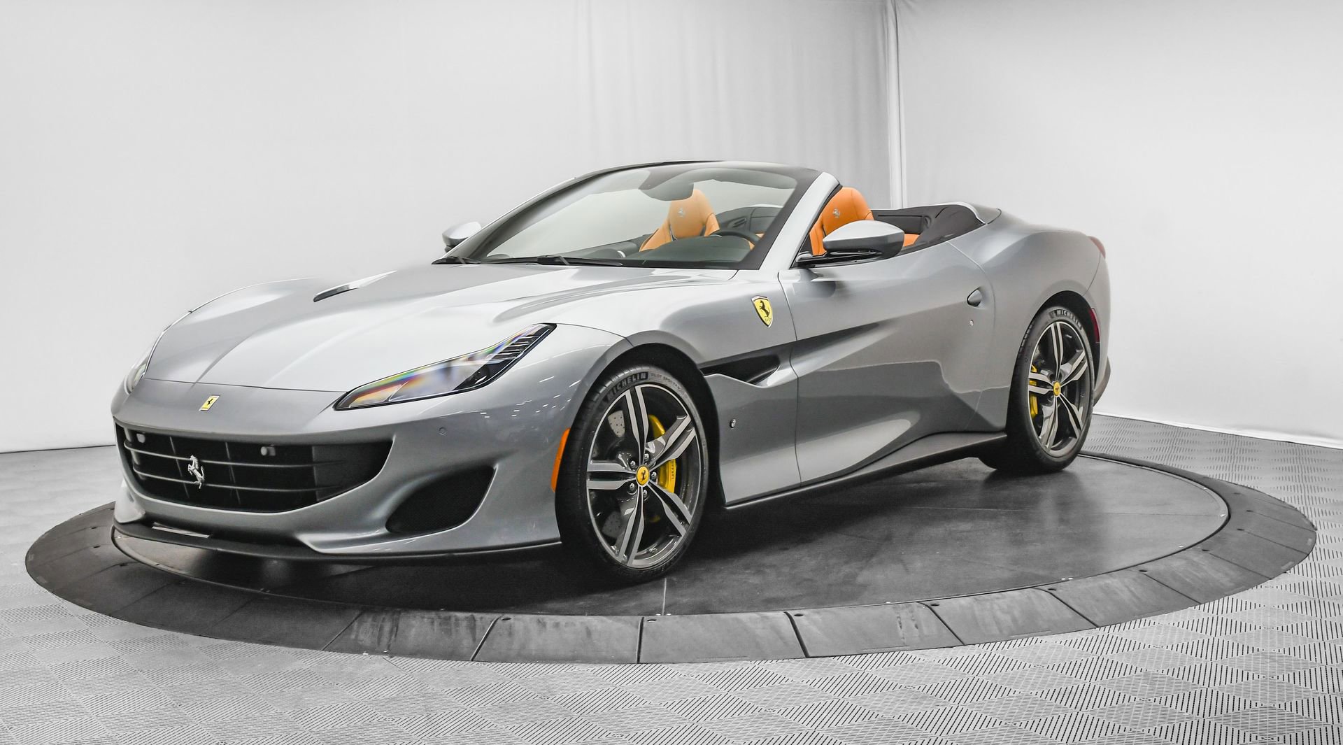 Used 2019 Ferrari Portofino image 4
