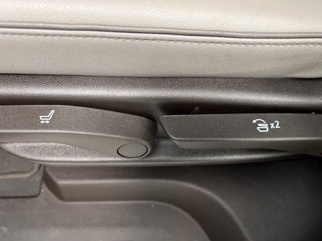 Used 2024 GMC Yukon SLT RWD image 19