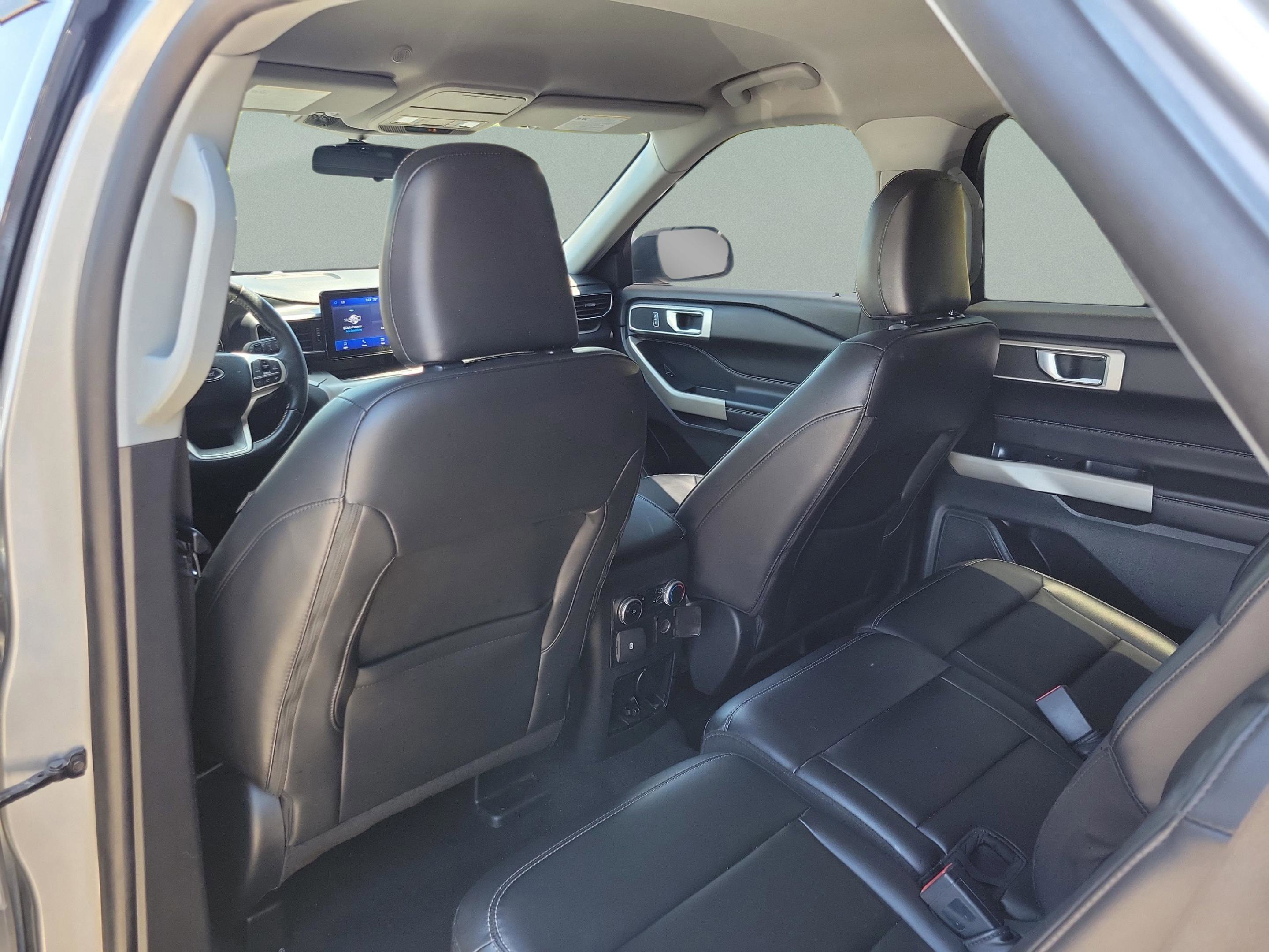 Used 2023 Ford Explorer XLT w/ Equipment Group 202A RWD image 14
