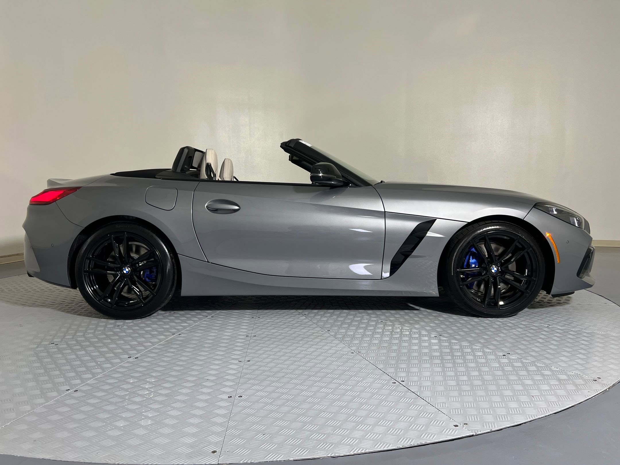 New 2026 BMW Z4 M40i w/ Premium Package image 8