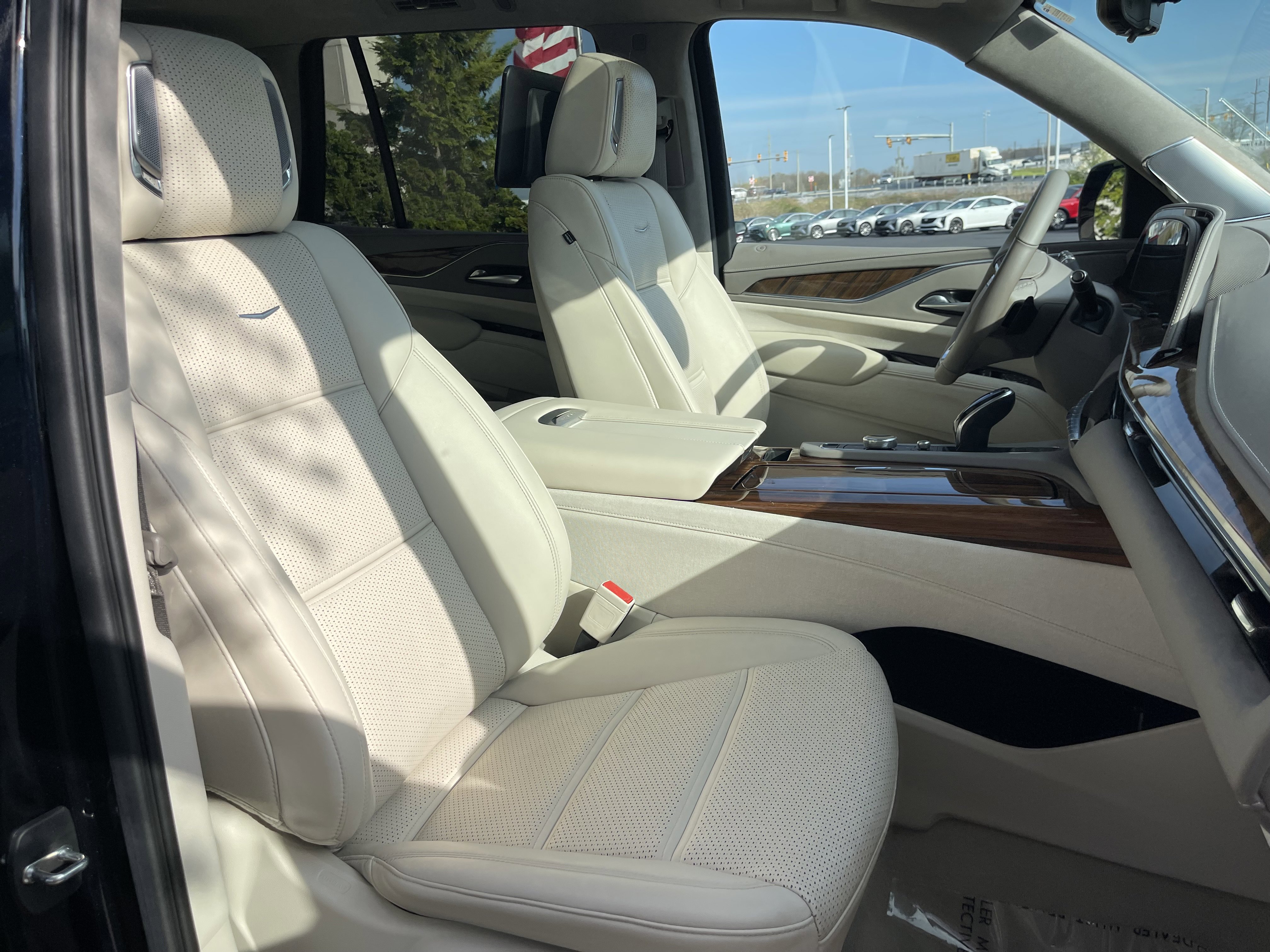 Used 2021 Cadillac Escalade Premium Luxury Platinum image 19