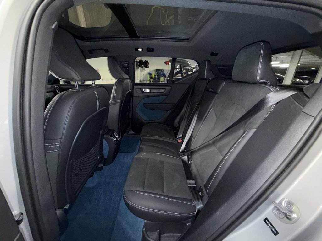 Used 2023 Volvo XC40 Recharge Ultimate AWD/4WD image 19