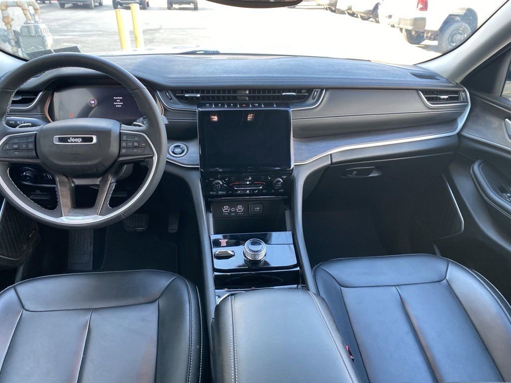 Used 2023 Jeep Grand Cherokee Limited w/ Black Appearance Package image 19