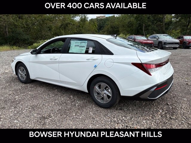 New 2026 Hyundai Elantra SE FWD image 3