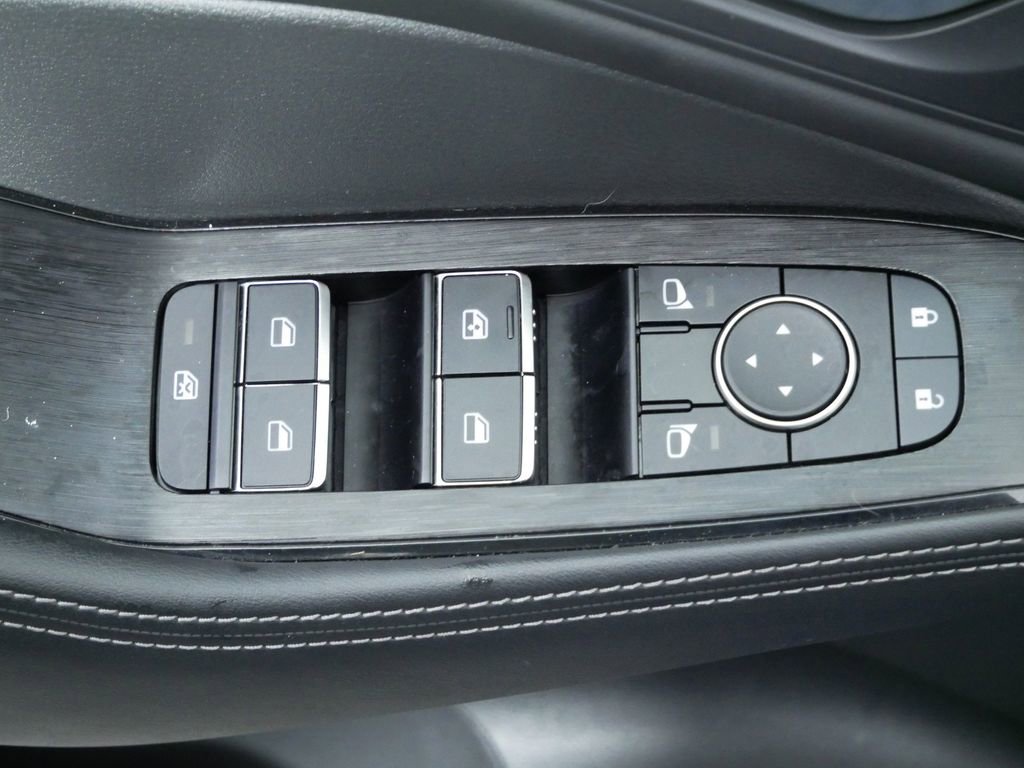 Used 2022 Nissan Rogue SL w/ SL Premium Package image 17