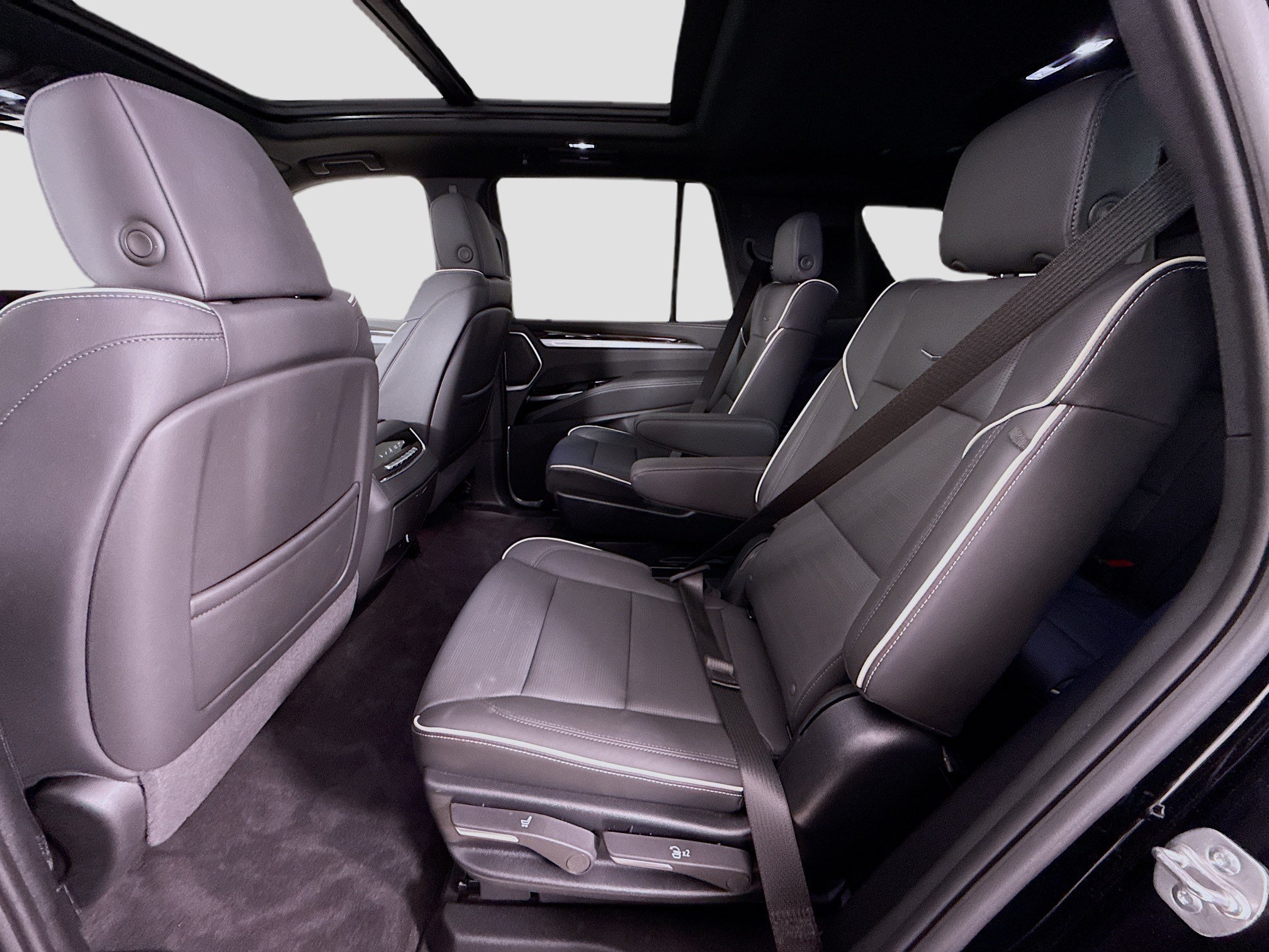 Used 2025 Cadillac Escalade Premium Luxury w/ Touring Package AWD/4WD image 28