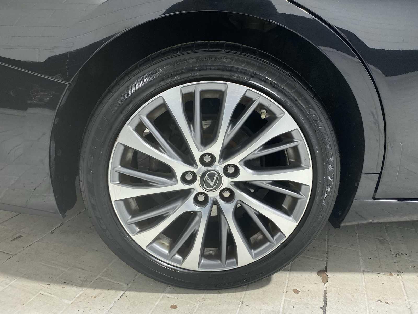 Used 2020 Lexus ES 350 w/ Premium Package FWD image 8