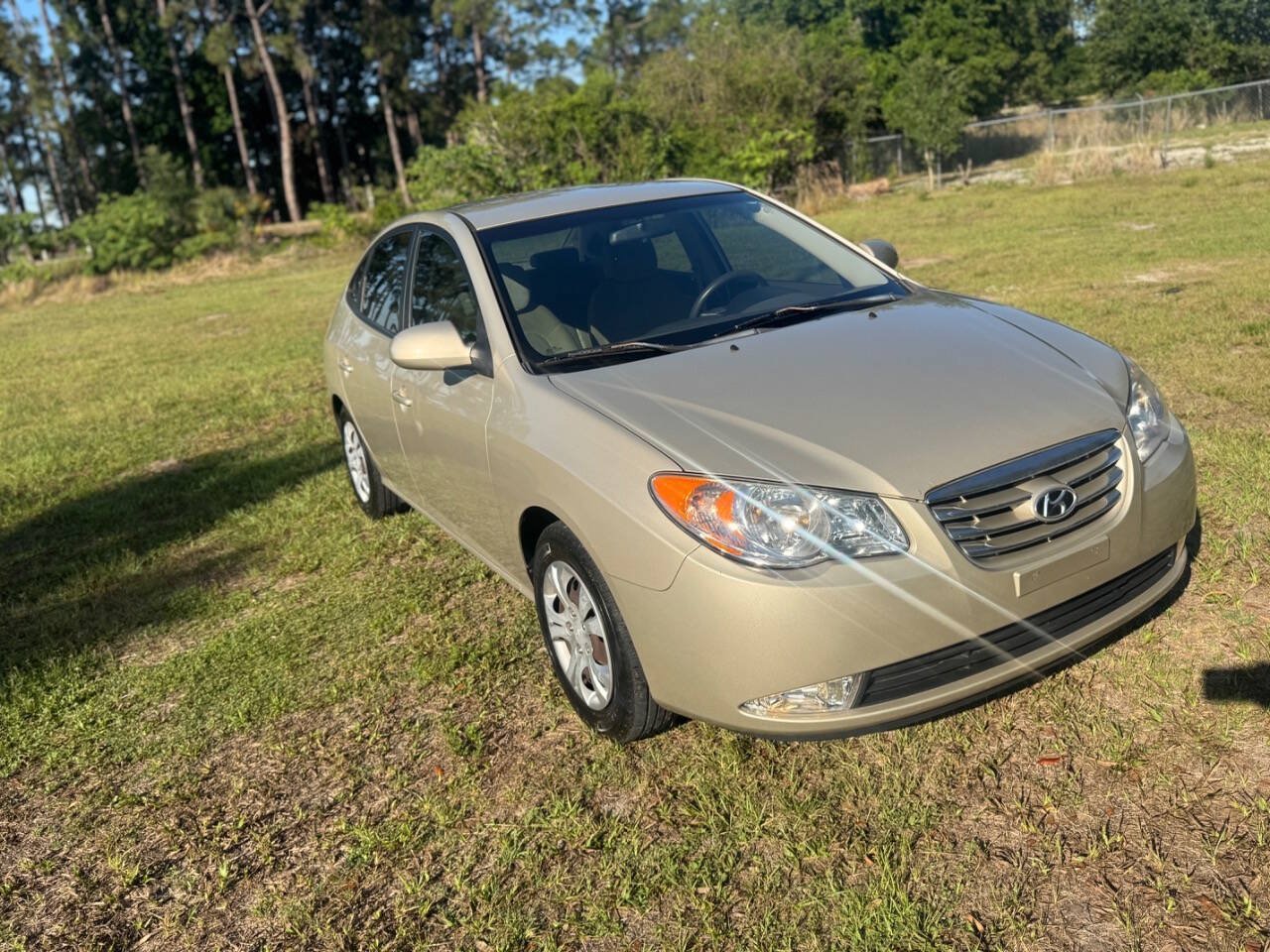 Used 2010 Hyundai Elantra GLS FWD image 2