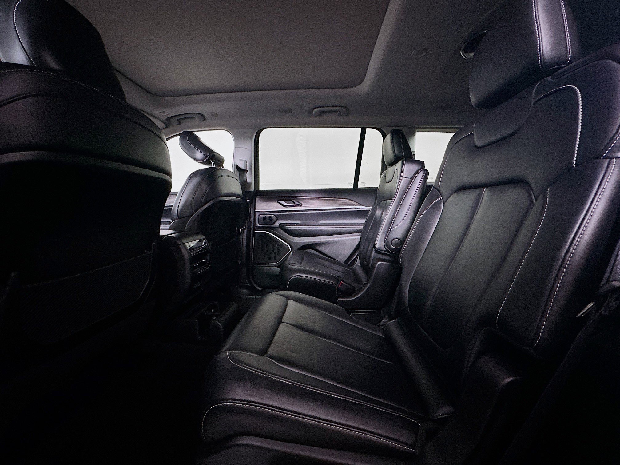 Used 2022 Jeep Grand Cherokee L Limited image 29