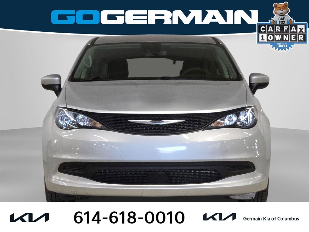 Used 2023 Chrysler Voyager LX image 3