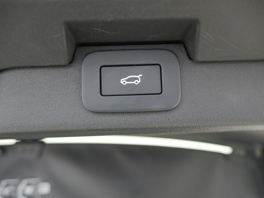 Used 2025 Land Rover Discovery Dynamic SE image 25