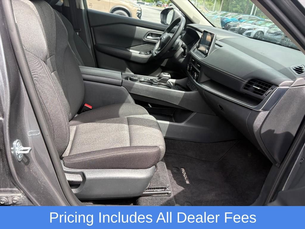 Used 2025 Nissan Rogue SV AWD/4WD image 18