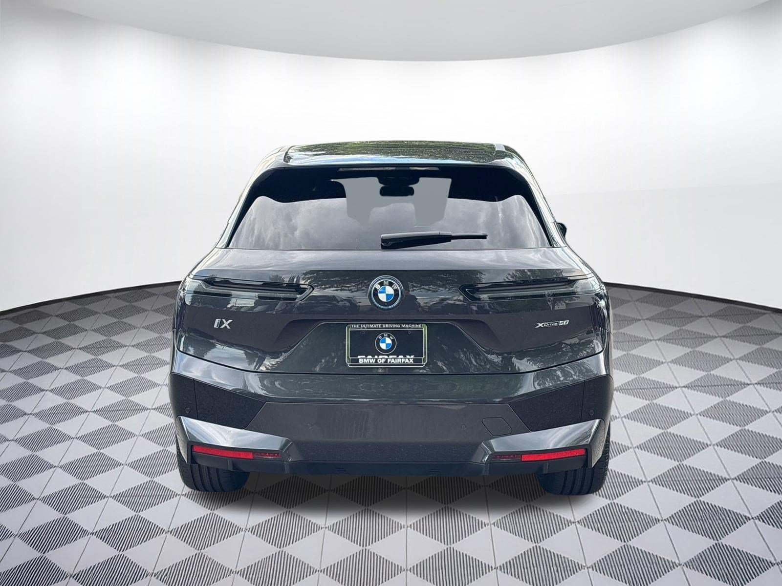 Used 2023 BMW iX xDrive50 w/ Premium Package AWD/4WD image 9