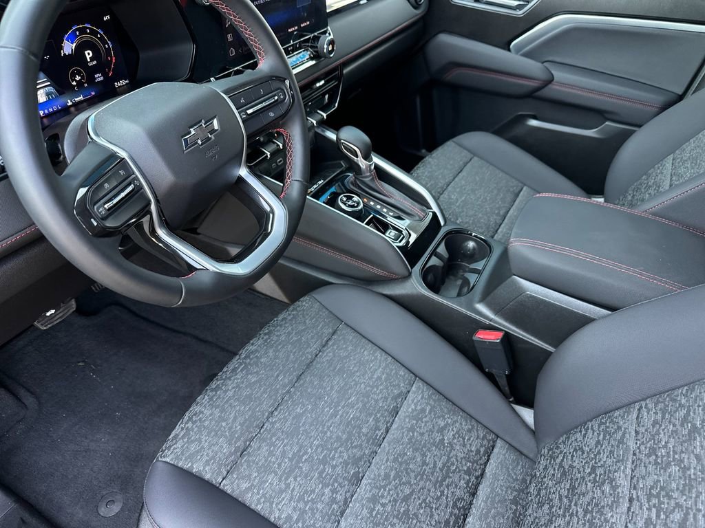 Used 2025 Chevrolet Colorado Z71 w/ Midnight Edition image 9