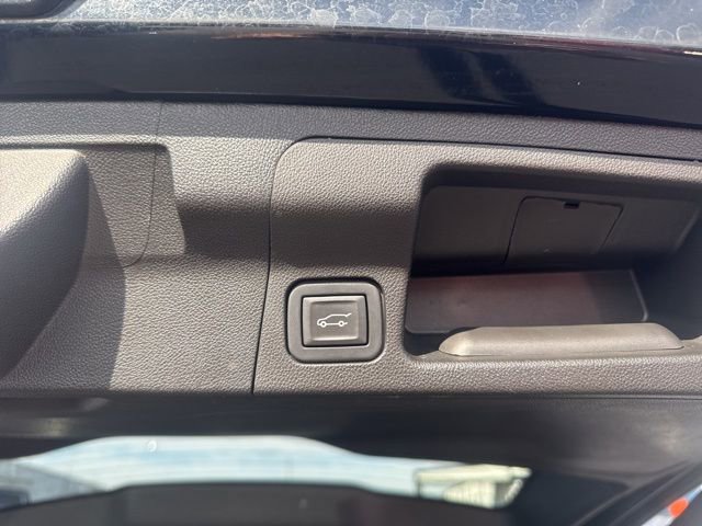 Used 2023 GMC Acadia SLT image 6