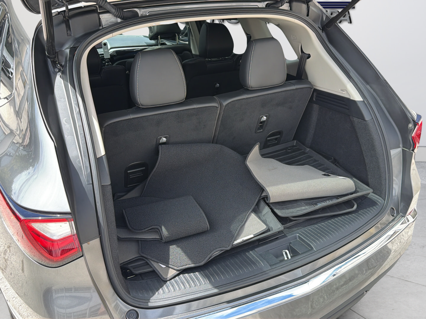 Used 2024 Acura MDX w/ Technology Package FWD image 38