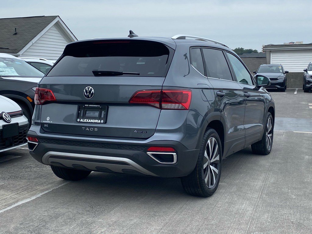 Used 2022 Volkswagen Taos SE w/ Panoramic Sunroof Package image 3