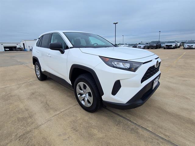 Used 2022 Toyota RAV4 LE FWD image 3