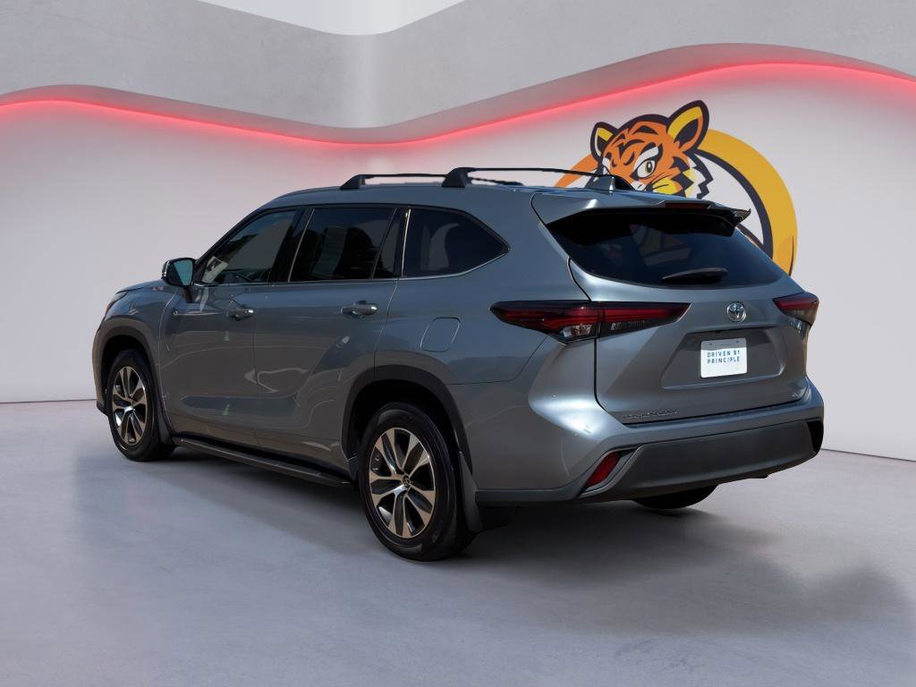Used 2021 Toyota Highlander XLE image 7