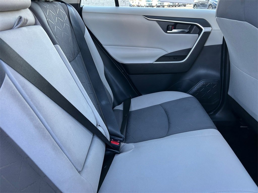 Used 2021 Toyota RAV4 XLE image 19