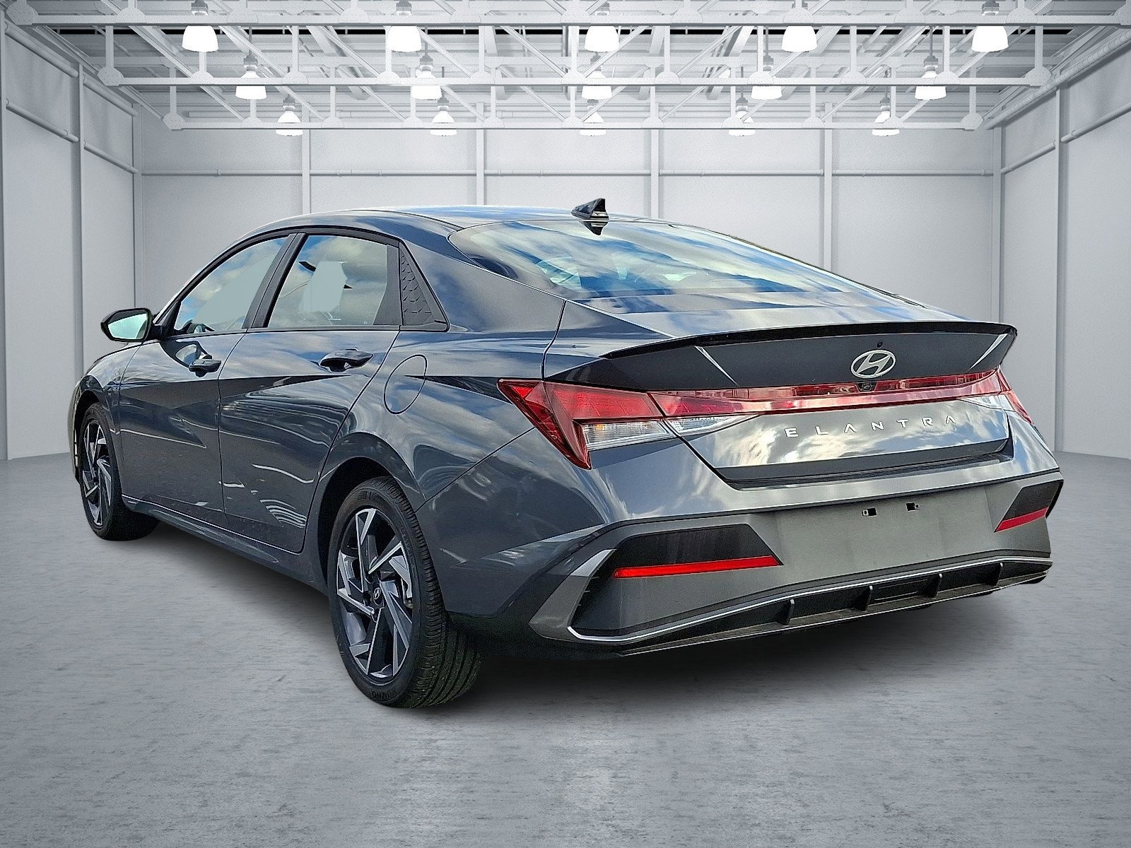 Certified 2025 Hyundai Elantra Sport image 4