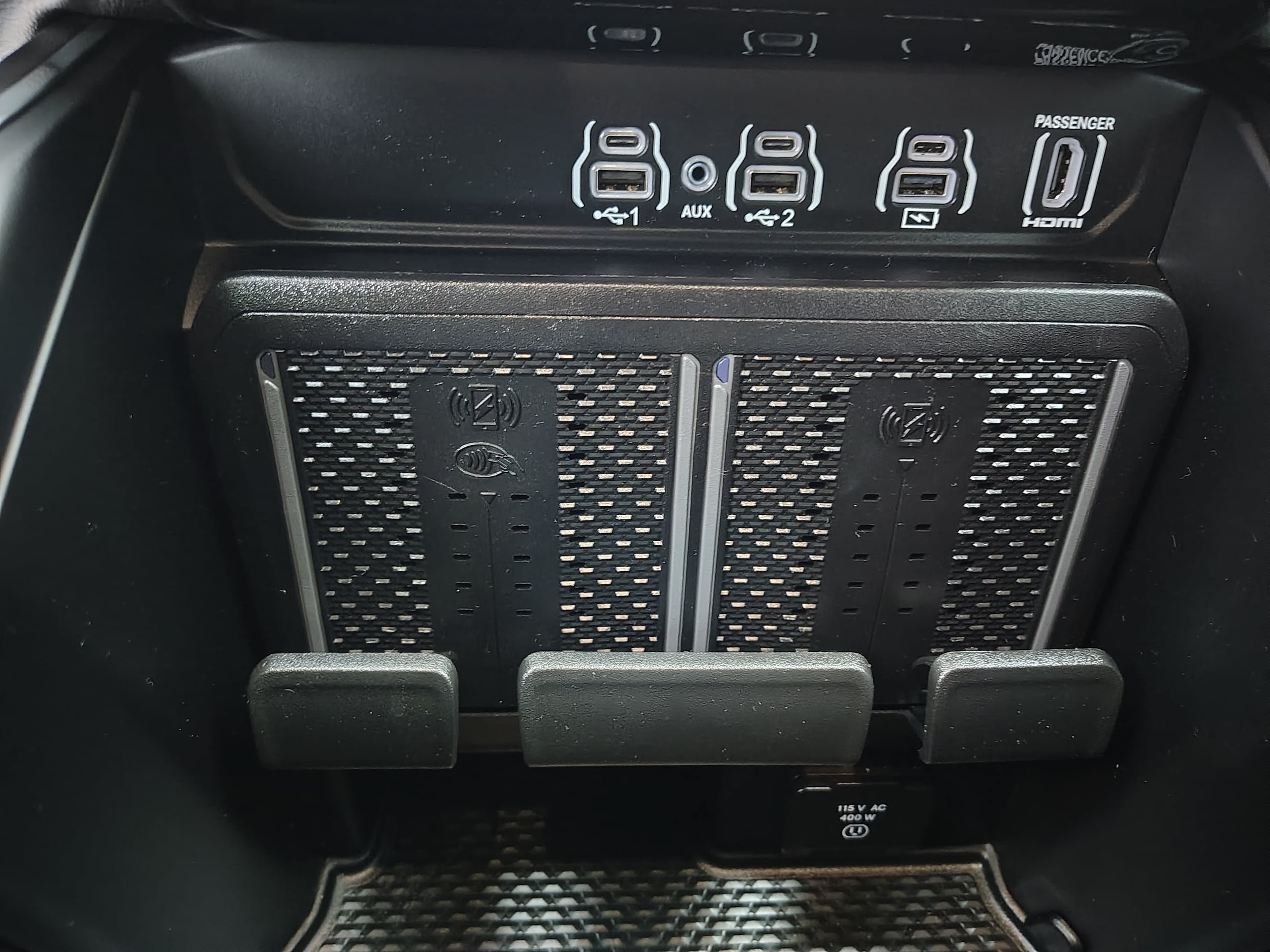 Used 2025 RAM 1500 Laramie AWD/4WD image 32