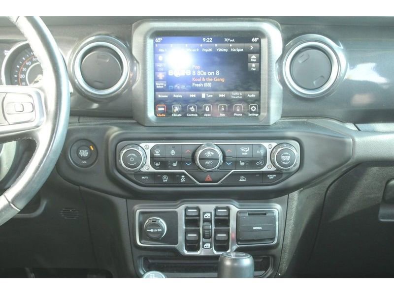 Used 2022 Jeep Wrangler Unlimited Sahara image 17