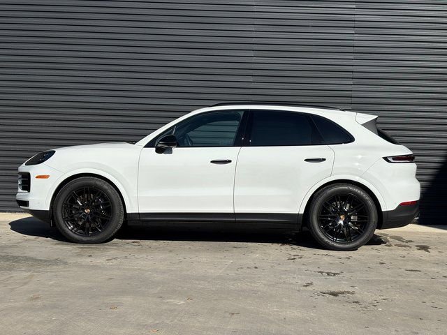 Used 2025 Porsche Cayenne AWD/4WD image 2