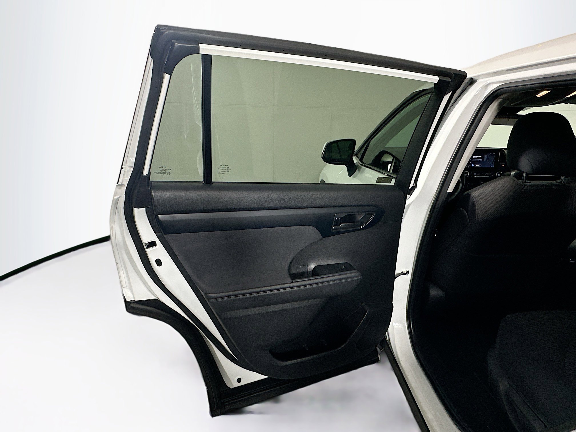 Used 2024 Toyota Highlander LE image 25