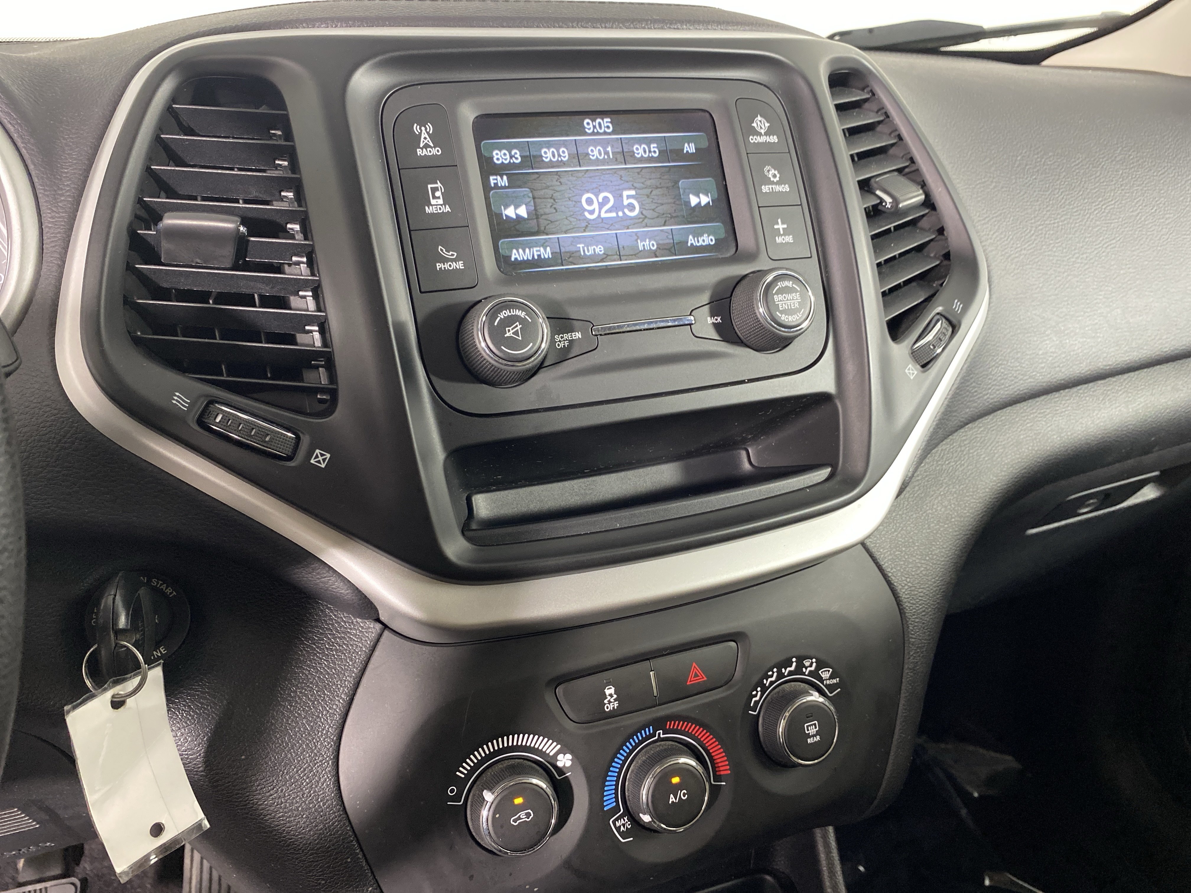 Used 2017 Jeep Cherokee Sport AWD/4WD image 25