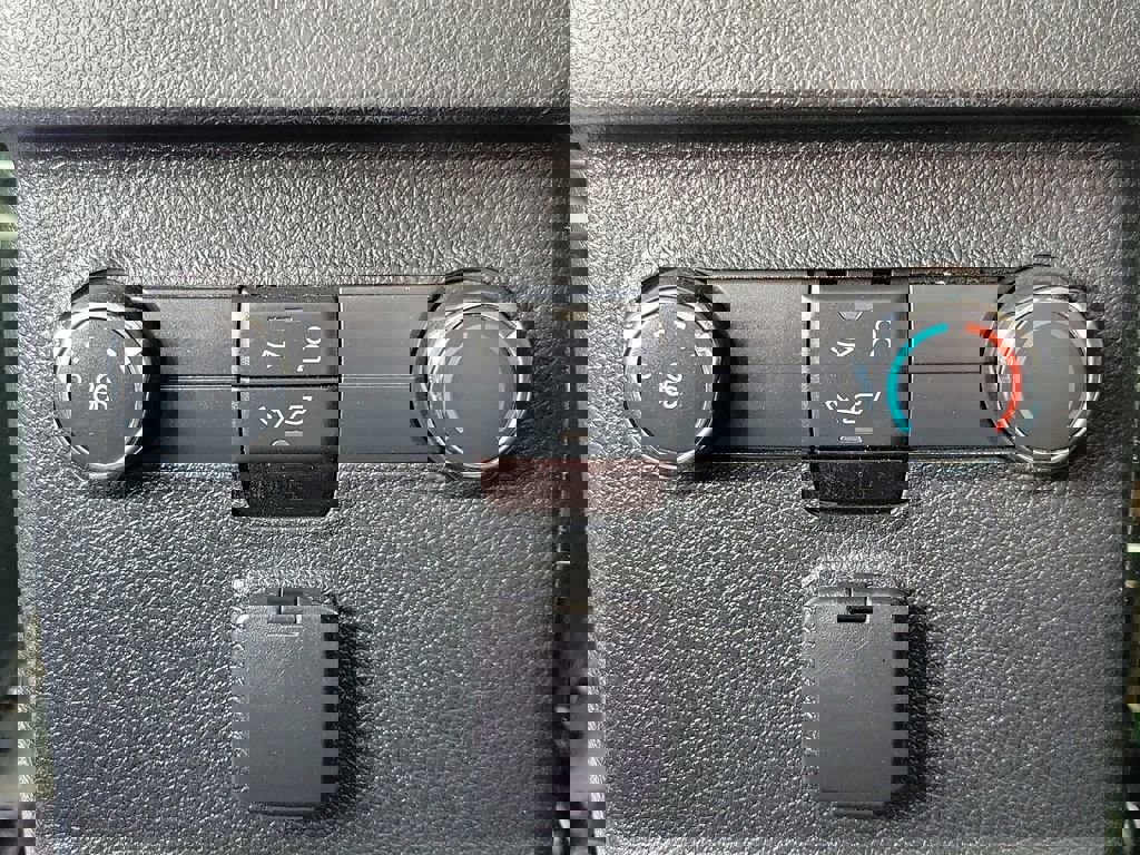 Used 2019 Ford Explorer XLT image 16