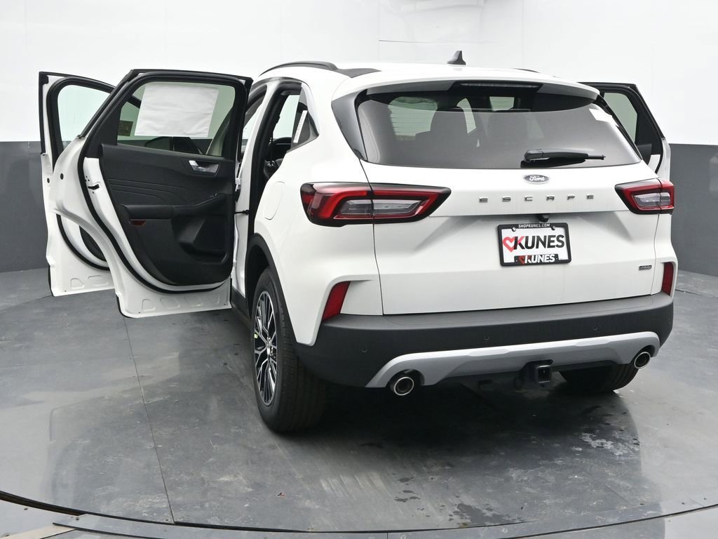New 2026 Ford Escape SE w/ Class II Trailer Tow Package image 56