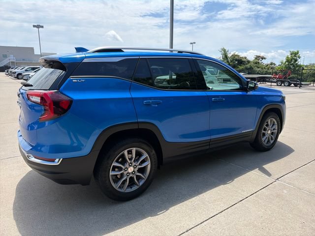 Used 2024 GMC Terrain SLT FWD image 4