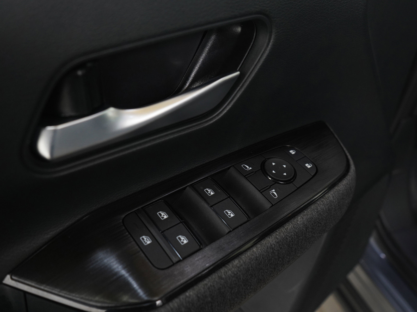 Used 2025 Nissan Kicks SV w/ SV Premium Package image 20